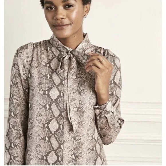 Stella & Dot Lady Boss Snakeskin Button Front Tie Neck Blouse Size L EUC - Picture 2 of 13